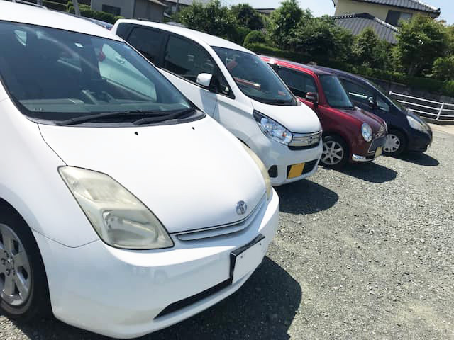 並列した車