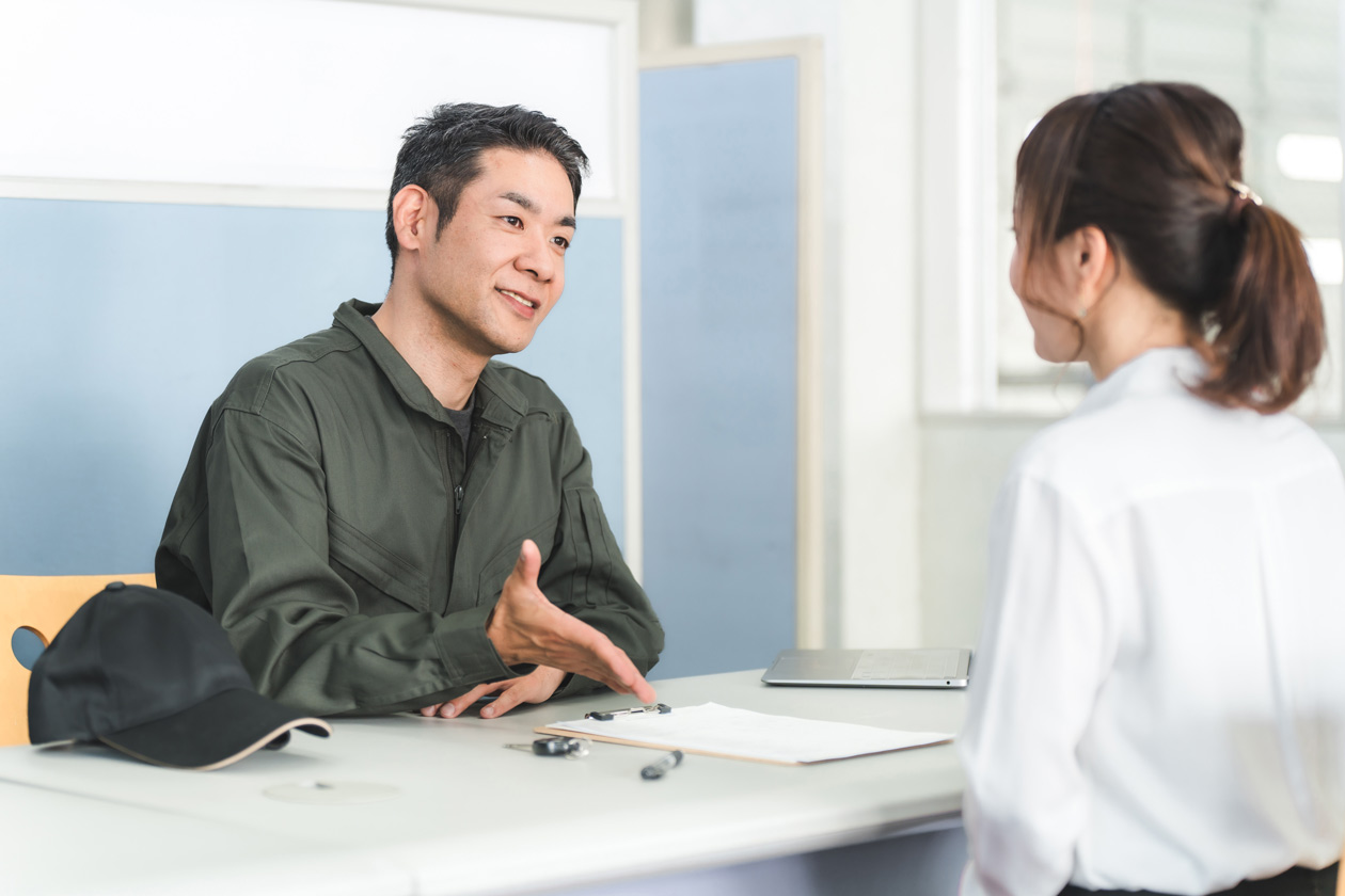 整備士から説明されている人