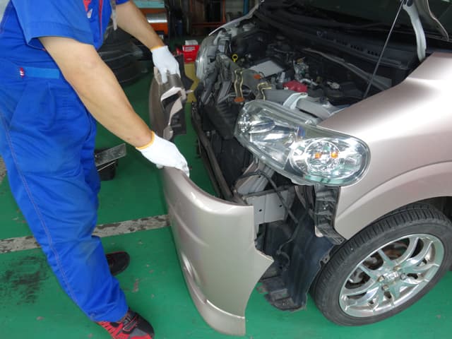 自動車の組付け作業